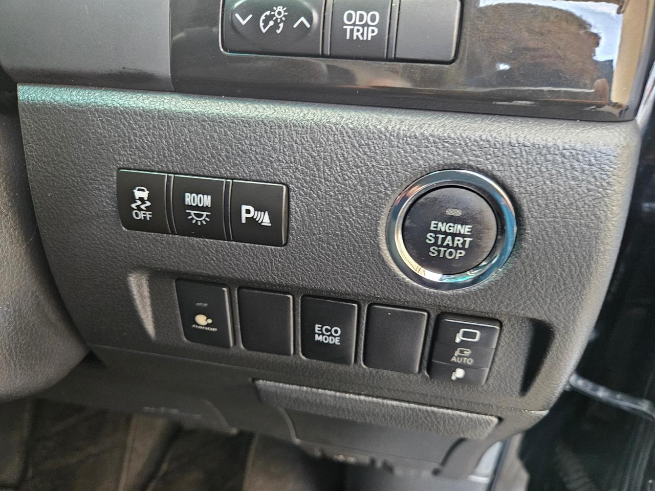 2014 Toyota Vellfire