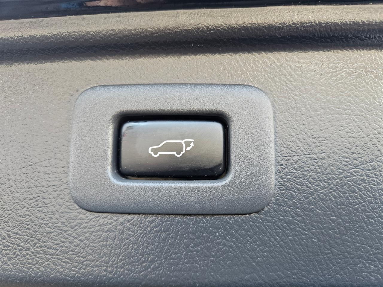 2014 Toyota Vellfire