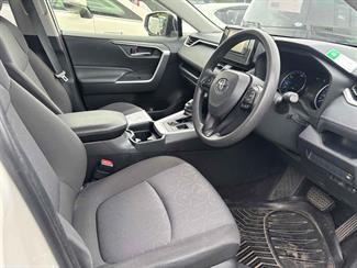 2020 Toyota RAV4 - Thumbnail