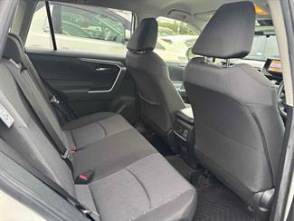 2020 Toyota RAV4 - Thumbnail