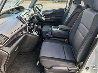 2020 Nissan Serena - Thumbnail