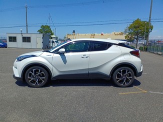 2019 Toyota C-HR - Thumbnail