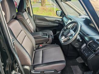 2019 Nissan Serena - Thumbnail