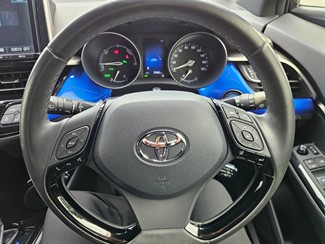 2017 Toyota C-HR - Thumbnail