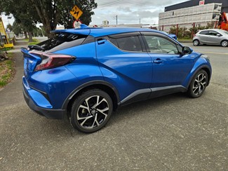2017 Toyota C-HR - Thumbnail