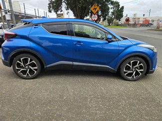 2017 Toyota C-HR - Thumbnail