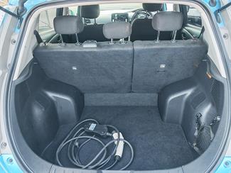 2016 Nissan Leaf - Thumbnail