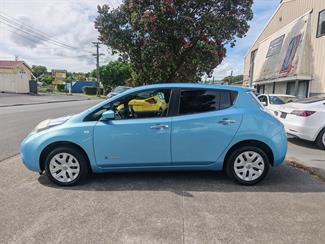 2016 Nissan Leaf - Thumbnail