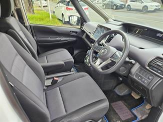 2021 Nissan Serena - Thumbnail