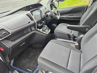 2021 Nissan Serena - Thumbnail