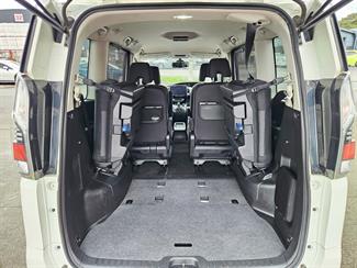 2021 Nissan Serena - Thumbnail