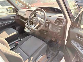2021 Nissan Serena - Thumbnail