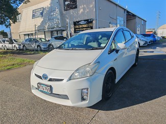 2010 Toyota Prius - Thumbnail