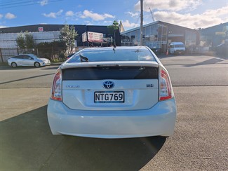 2010 Toyota Prius - Thumbnail