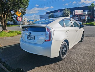 2010 Toyota Prius - Thumbnail