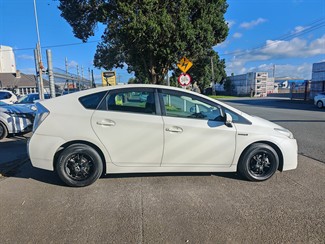 2010 Toyota Prius - Thumbnail