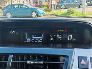 2019 Toyota Prius - Thumbnail