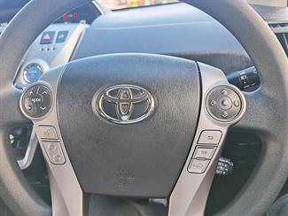 2019 Toyota Prius - Thumbnail