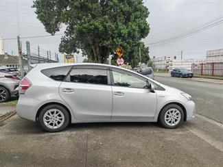 2019 Toyota Prius - Thumbnail