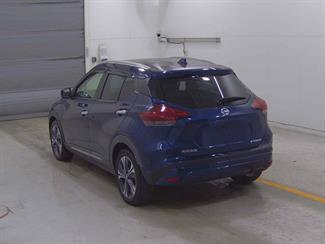 2020 Nissan KICKS - Thumbnail