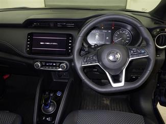 2020 Nissan KICKS - Thumbnail