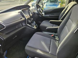 2021 Nissan Serena - Thumbnail