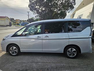 2021 Nissan Serena - Thumbnail