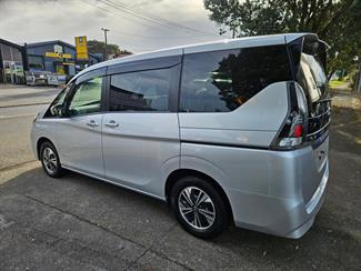 2021 Nissan Serena - Thumbnail