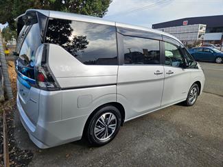2021 Nissan Serena - Thumbnail