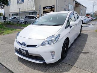 2015 Toyota Prius - Thumbnail