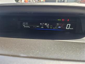 2013 Toyota Prius - Thumbnail