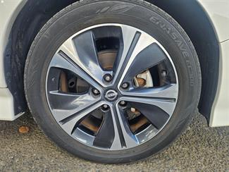 2021 Nissan Leaf - Thumbnail