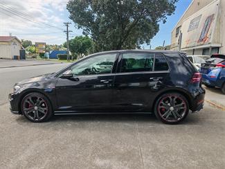 2018 Volkswagen Golf - Thumbnail