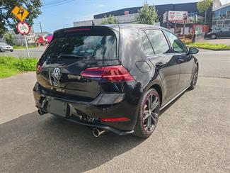 2018 Volkswagen Golf - Thumbnail