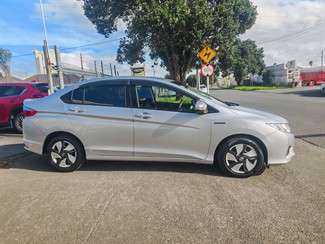 2016 Honda Grace - Thumbnail