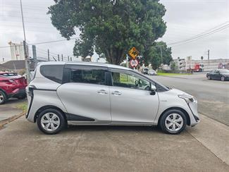 2020 Toyota Sienta - Thumbnail
