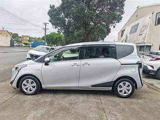 2020 Toyota Sienta - Thumbnail