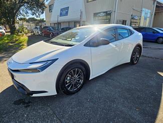 2023 Toyota Prius - Thumbnail