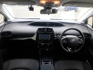 2021 Toyota Prius - Thumbnail