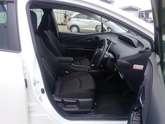 2021 Toyota Prius - Thumbnail