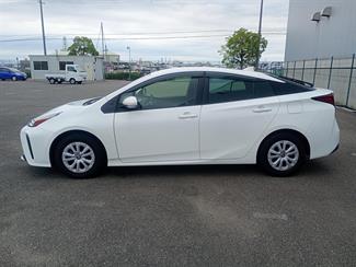 2021 Toyota Prius - Thumbnail