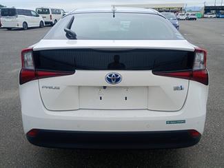 2021 Toyota Prius - Thumbnail