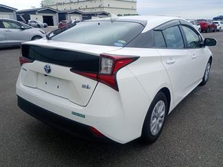 2021 Toyota Prius - Thumbnail