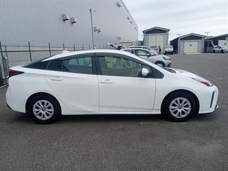 2021 Toyota Prius - Thumbnail