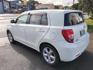 2009 Toyota IST - Thumbnail