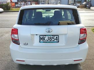 2009 Toyota IST - Thumbnail