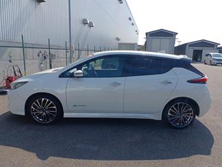 2021 Nissan Leaf - Thumbnail