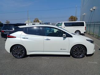 2021 Nissan Leaf - Thumbnail