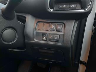 2019 Nissan Serena - Thumbnail