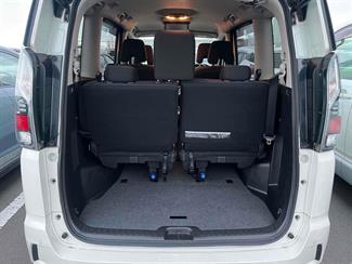 2019 Nissan Serena - Thumbnail